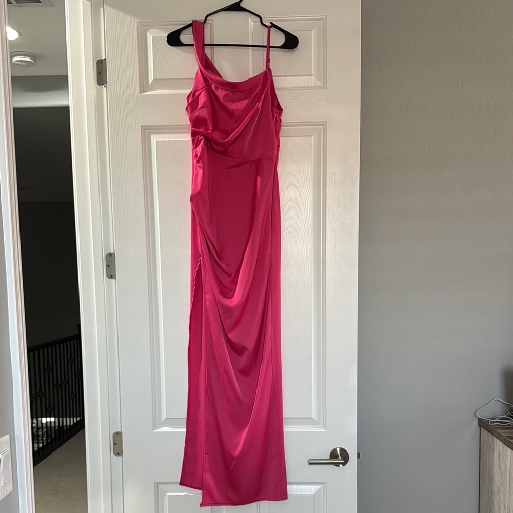 Maniju Elegant Pink Evening Gown